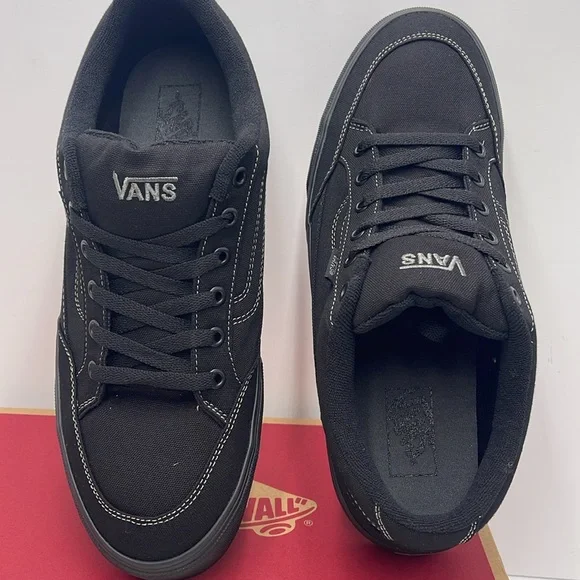 Vans Men’s Bearcat (Canvas) Black/Black
VN000DT2186
Sneakers - Picture 12 of 16